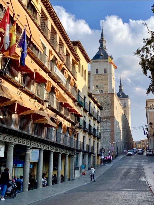 Yellow Line: Spain+Portugal travel pictures 