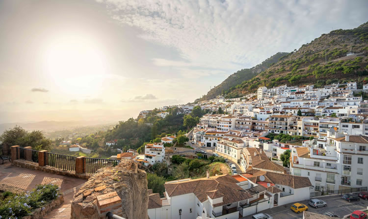 4星·塞维利亚往返5日4晚私家团（塞维利亚往返）•龙达+胡斯卡+马拉加+米哈斯+格拉纳达+格拉纳达+赠送阿尔罕布拉宫及纳塞瑞斯皇宫门票+赠送安达卢西宫弗拉明戈演出及特色晚餐•2人起订•铁定成团•【2-6人精品小车团】